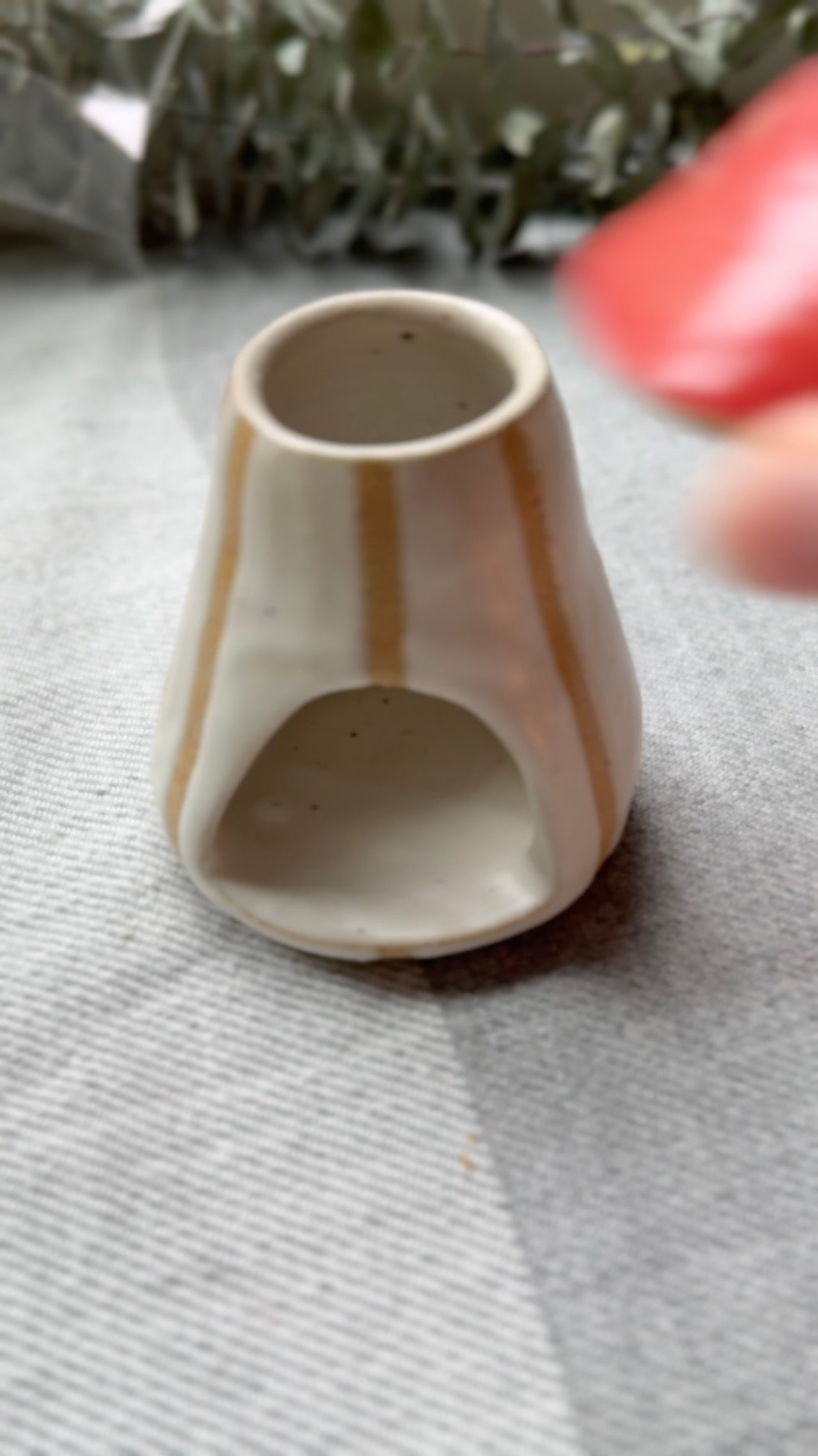 Aroma Hut - White/Red